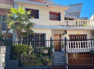 Casa · 294m² · 5 Ambientes · 4 Cocheras · Casa 5 Amb con Garage Para 4 Autos y Terraza C/ Quincho. Lote 8,66 X 20