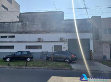Bodega-Galpón , Quilmes · Excelente Galpon en Muy Buena Zona, Sobre Av. 600 m Cubiertos