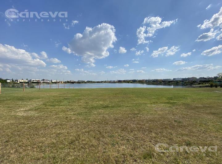 Terreno · 921m²