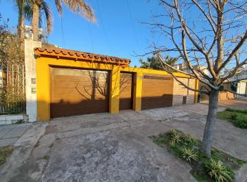 Casa · 180m² · 3 Ambientes · 2 Cocheras · Casa en Venta con Cochera Jardin y Quincho