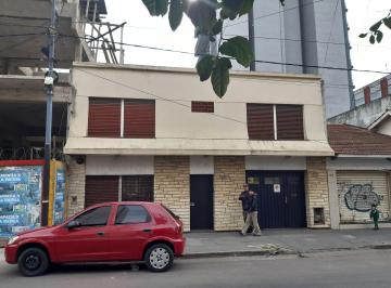 Casa de 6 ambientes, Lanús · Casa con Garage y Quincho. Ideal Uso Comercial Consultorios o Vivienda