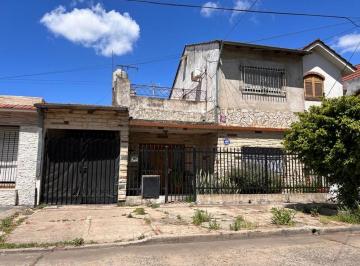 Casa · 160m² · 5 Ambientes · 2 Cocheras · Casa en Venta Multifamiliar con Patio