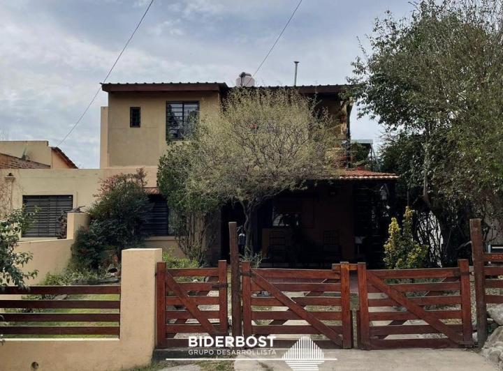 Casa · 110m² · 5 Ambientes · 1 Cochera