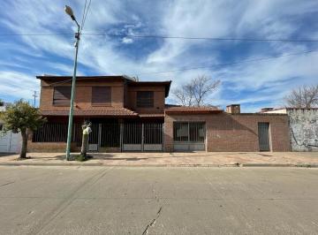 Casa · 120m² · 4 Ambientes · 2 Cocheras · Casa Moreno 1660