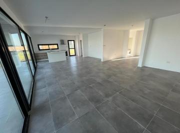 Casa · 230m² · 4 Ambientes · Casa a Estrenar en San Sebastián.