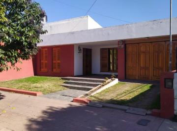Casa de 8 ambientes, Córdoba · Ubicación Soñada: Casa con Patio, Cochera y Quincho a Pasos del Paseo del Joc