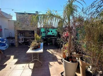 Casa · 120m² · 5 Ambientes · Venta Casa con Local, Tres Dorm., Parrilla. Molina 2400