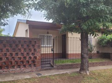 Casa de 3 ambientes, Quilmes · Venta Casa de 3 Amb con Cochera y Fondo Libre. Quilmes Oeste