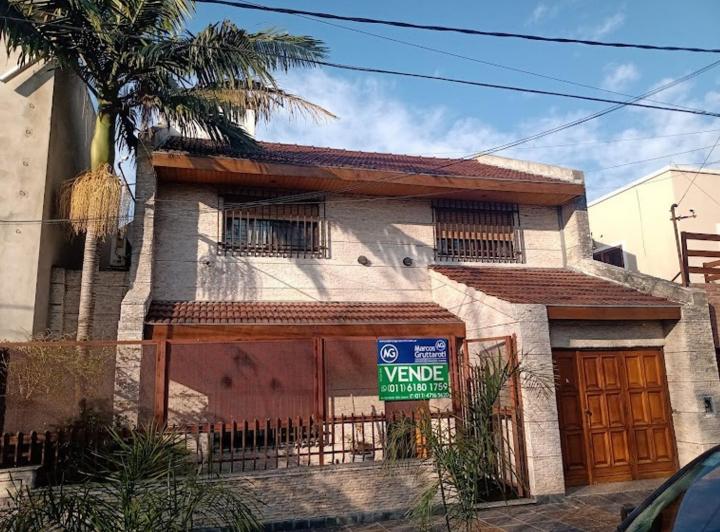 Casa · 248m² · 5 Ambientes · 1 Cochera
