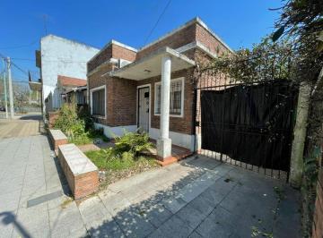 Casa de 4 ambientes, Lomas de Zamora · Casa en Venta Turdera - San Lorenzo 879 a m de La Estacion 3 Ambientes Garage