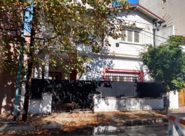 Casa de 4 ambientes, Vicente López · Chalet en Inmejorable Zona de Vicente Lopez - Retasado!