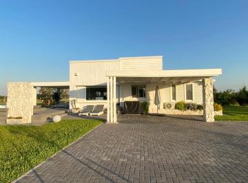Casa de 4 ambientes, Ramallo · Vida de Campo, Espíritu Costero – Casa Quinta en Ramallo. Precio Rebajado.