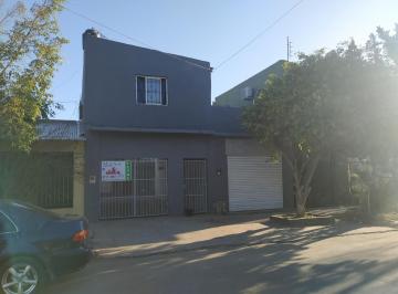 Casa · 3 Viviendas con Local y Garage (En Block), con Fondo Libre