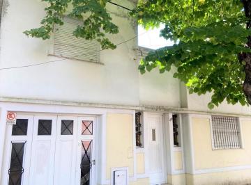 Casa de 4 ambientes, La Plata · Venta - Casa de 3 Dorm. C/ Cochera en Calle 9 Entre 70 y 71, La Plata.