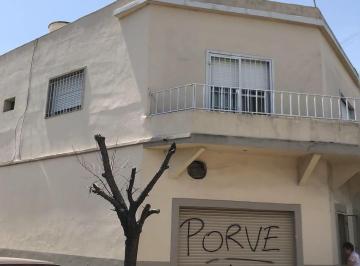 Casa de 5 ambientes, Lanús · 2 Departamento, Cochera y Local en Block