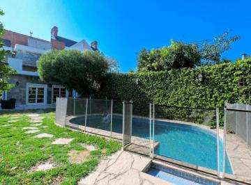 Casa · 345m² · 5 Ambientes · 3 Cocheras · Venta Permuta Excelente Casa con Fondo y Pileta