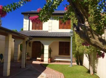 Casa · 200m² · 5 Ambientes · 3 Cocheras · Casa - Bella Vista