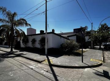 Casa · 215m² · 5 Ambientes · 2 Cocheras · Casa de 3 Dorm. en Venta en El Cerro de La Rosas - Una Planta