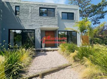 Foto1 · Alquiler de Casa de 4 Dorm. con Piscina en Punta del Este