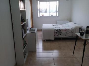Departamento · 40m² · 1 Ambiente · 26 E/ 62 y 63 - Monoambiente 3 Er Piso X Escalera Muy Luminoso
