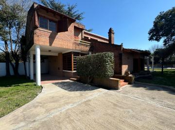 Casa · 280m² · 7 Ambientes · 1 Cochera · En Venta Amplia Casaquinta 5 Dorm. 1000 m² de Parque y Piscina