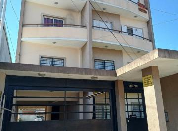 Departamento · 80m² · 3 Ambientes · 1 Cochera · Departamento con Jardin y Cochera!