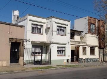Casa de 5 ambientes, Quilmes · Casa de 2 Plantas + Jardín + 5 Amb. Guido 219, Quilmes
