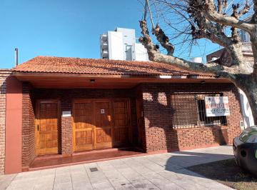 Casa de 4 ambientes, Quilmes · Casa con Tres Dorm. y Fondo Libre. Nuevo Precio. Atencion Inversores.