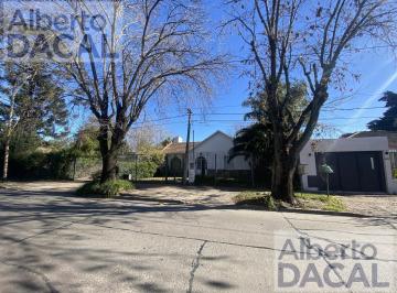 Casa · 350m² · 5 Ambientes · 1 Cochera · Casa / Terreno en Venta en 473bis/15a y 17 City Bell - Alberto Dacal Propiedades