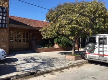 Casa · 259m² · 4 Ambientes · 4 Cocheras · Casa en Venta en 33/22 y 23 La Plata - Alberto Dacal Propiedades