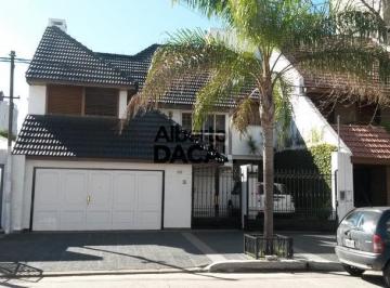 Casa · 370m² · 5 Ambientes · 2 Cocheras · Casa en Venta en 16/38 y 39 La Plata - Alberto Dacal Propiedades