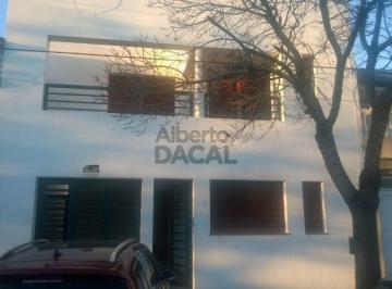 Casa · 260m² · 6 Ambientes · 1 Cochera · Casa en Venta en 10/33 y 34 La Plata - Alberto Dacal Propiedades