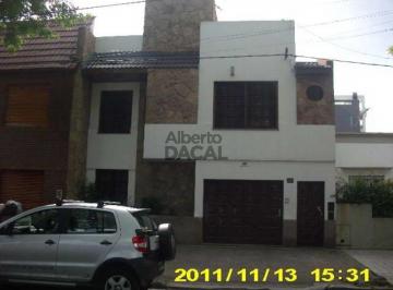 Casa · 214m² · 5 Ambientes · 1 Cochera · Casa en Venta en 35/12 y 13 La Plata - Alberto Dacal Propiedades