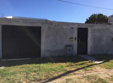 Casa · 80m² · 3 Ambientes · 1 Cochera · Casa en Venta en 143/530 y 531 La Plata - Alberto Dacal Propiedades