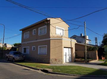 Casa · 186m² · 4 Ambientes · 2 Cocheras · Casa en Venta en 517/3 Bis La Plata - Alberto Dacal Propiedades