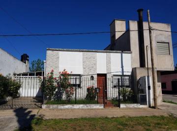 Casa · 128m² · 5 Ambientes · 1 Cochera · Casa - Ensenada