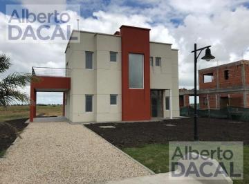 Casa · 210m² · 3 Dormitorios · 2 Cocheras · Casa en Venta en Haras del Sur III "Barrio Palmeras" Lote 87 Haras del Sur III