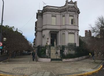 Casa · 468m² · 12 Ambientes · 2 Cocheras · Casa - La Plata