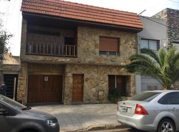 Casa · 174m² · 4 Ambientes · 1 Cochera · Casa - La Plata