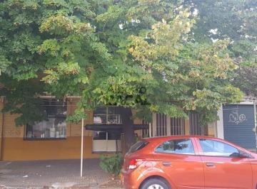 Casa · 220m² · 6 Ambientes · 1 Cochera · Local - La Plata
