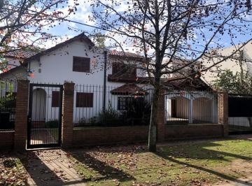 Casa · 220m² · 5 Ambientes · 2 Cocheras · Casa - Manuel B Gonnet
