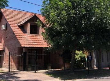 Casa · 155m² · 5 Ambientes · 3 Cocheras · Casa - Villa Elisa