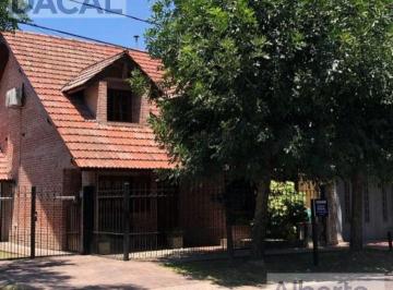 Casa · 155m² · 5 Ambientes · 3 Cocheras · Casa - Villa Elisa