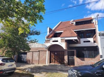 Casa · 250m² · 6 Ambientes · 3 Cocheras · Casa - La Plata