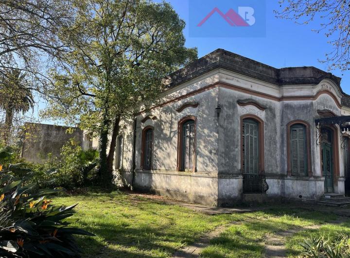 Casa · 180m² · 6 Ambientes · 3 Cocheras