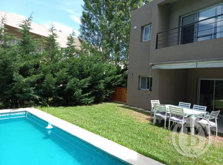 Casa · 150m² · 4 Ambientes · 2 Cocheras