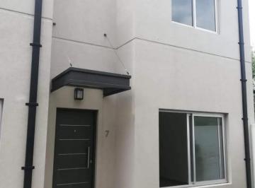 Casa de 3 ambientes, Ituzaingó · Casa Tipo PH Moderno con Cochera y Patio
