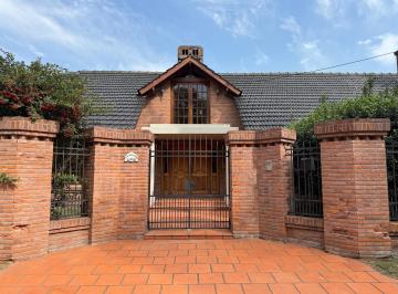 Quinta vacacional · 340m² · 5 Ambientes · 5 Cocheras · Venta de Casa Quinta en Los Polvorines Barrio El Cortijo