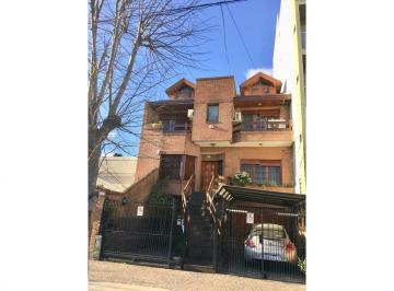 Casa · 300m² · 4 Ambientes · 3 Cocheras · Excelente Casa de 4 Plantas con 3 Dorm., Quincho y Coc
