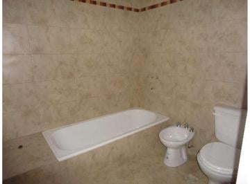 Casa Venta 127m² de 4 ambientes · Amplio Duplex a Estrenar de 4 Amb C/entrada de Auto 6 Cdras